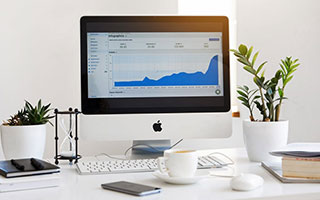 小罗：梅西和C罗同样出色，但梅西就像是我的兄弟一样